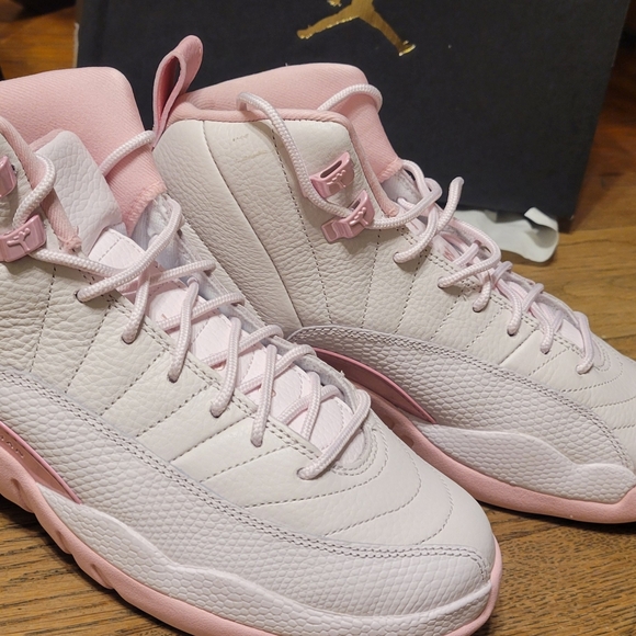 Jordan Kids Sneakers in White and Light Pink - Picture 12 of 13